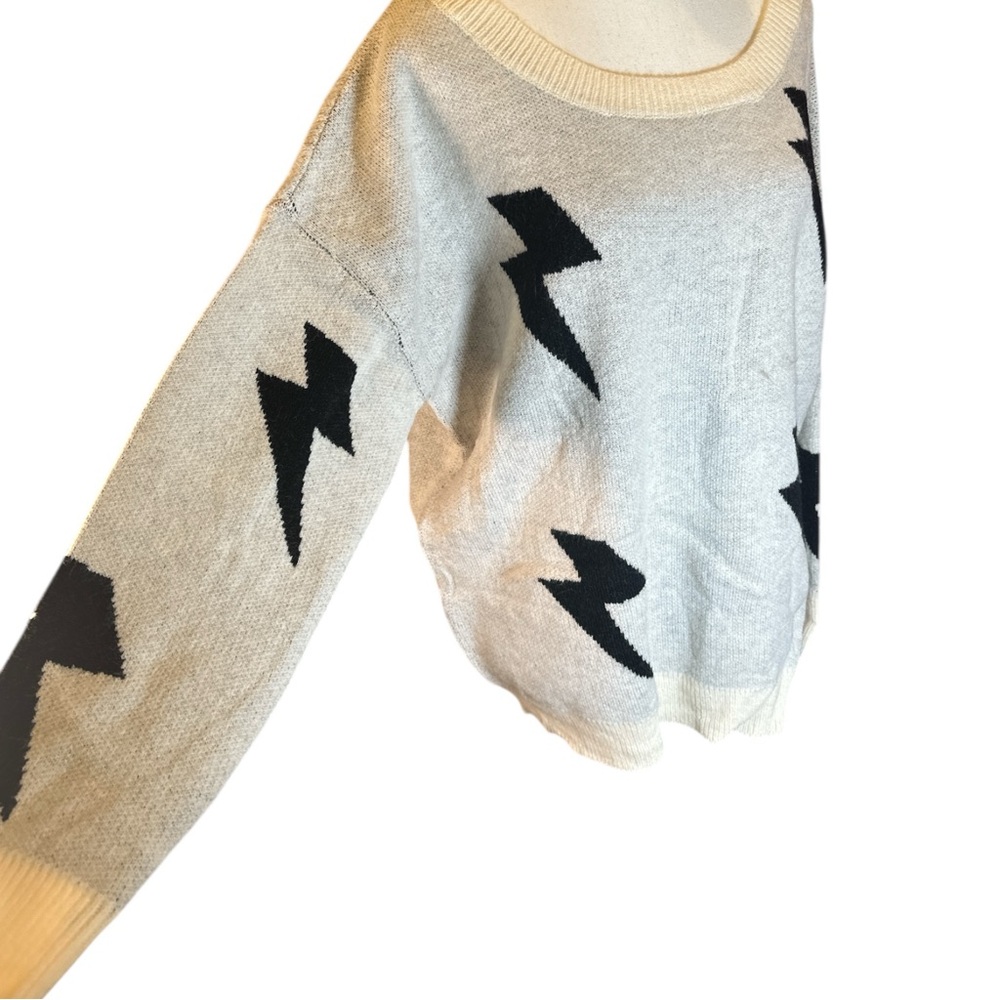 MIRACLE NWT Cozy Black and White Sweater - Picture 4 of 10